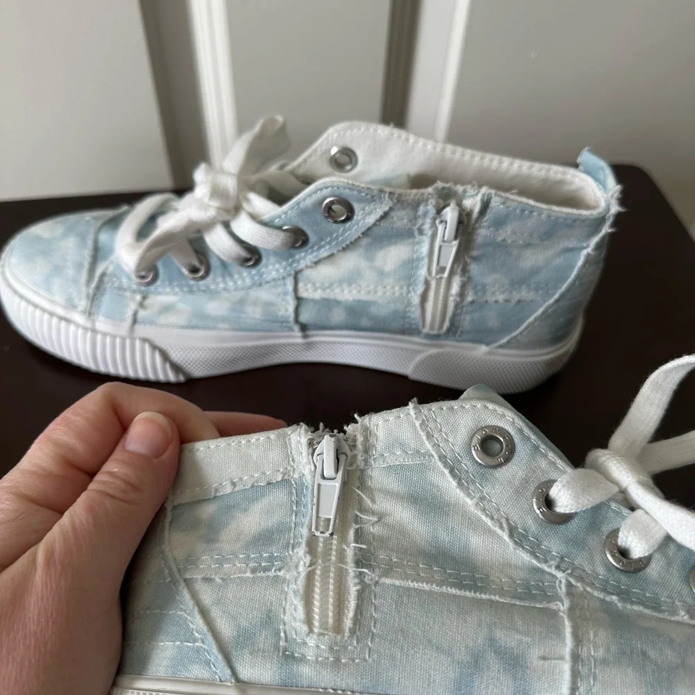Blowfish Malibu Kids Sky Harmony Dye Canvas Blue Shoes Kids Size 5